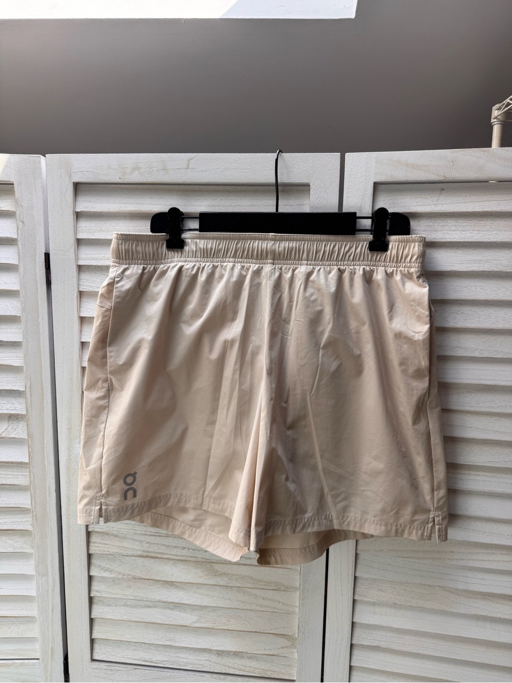 On Running 5” Core Shorts Men’s Beige Athletic Training Shorts Size M - Picture 2 of 7